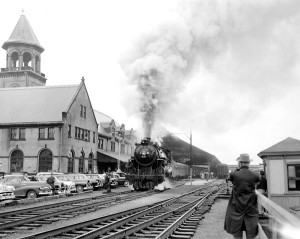 BANGOR, MAINE -- 06/13/1954 -- Steam locomotive 470 chugged into Union Station marking the last visit to Bangor of a Maine Central steam train in this 1954 file photo. The locomotive was scrubbed and painted for a farewell journey and carried many dignitaries on the Bangor-Portland round trip. (Staff photos by Baker)